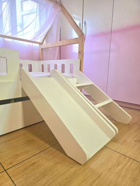 Snoop Staircase and Ladder